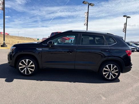 Used 2024 Volkswagen Taos SE image 15