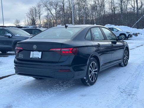 Used 2024 Volkswagen Jetta Sport image 5