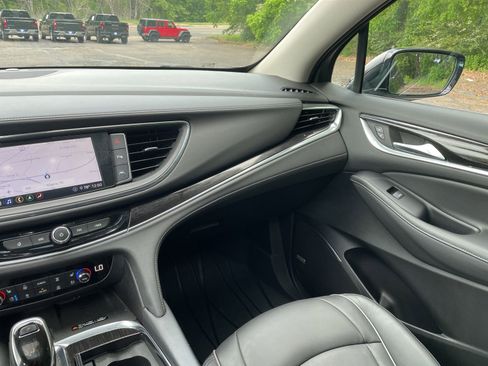 Used 2020 Buick Enclave Avenir w/ Avenir Technology Package image 24