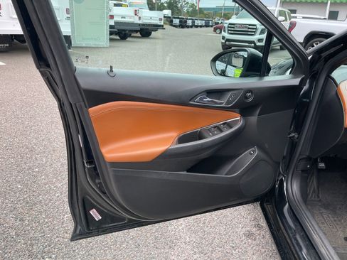 Used 2017 Chevrolet Cruze Premier image 11