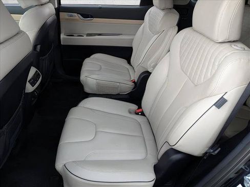 Used 2024 Hyundai Palisade Limited FWD image 18