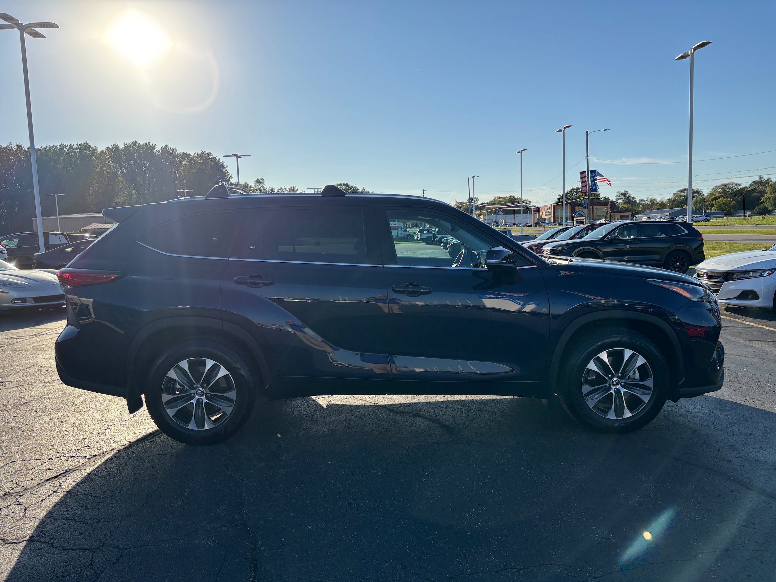 Used 2021 Toyota Highlander XLE FWD image 5