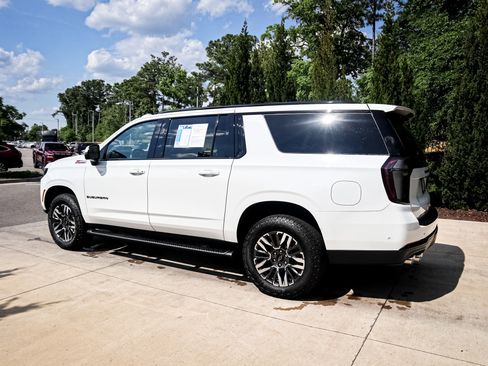 Used 2026 Chevrolet Suburban Z71 w/ Comfort Package image 7
