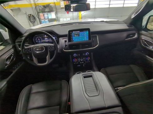 Used 2023 GMC Yukon SLT w/ SLT Premium Package image 21