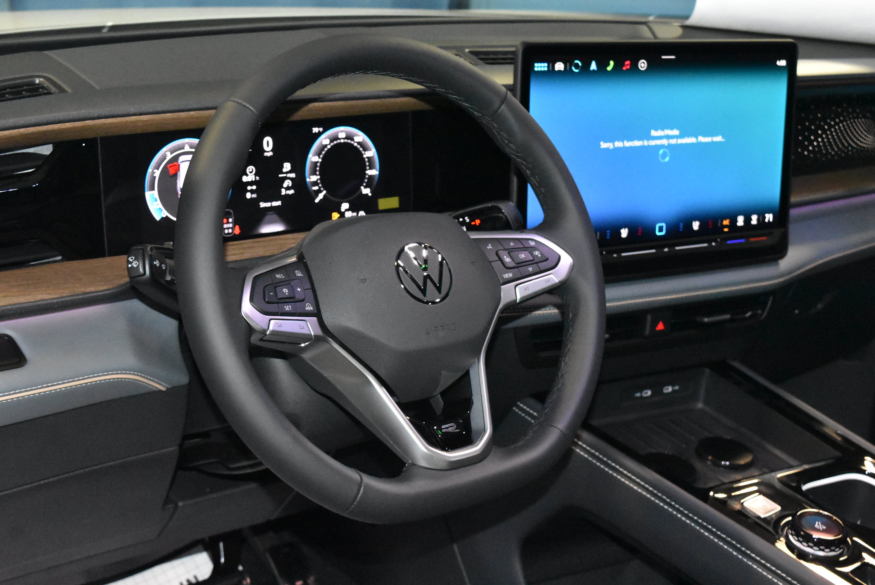 New 2027 Volkswagen Atlas SEL R-Line AWD/4WD image 2