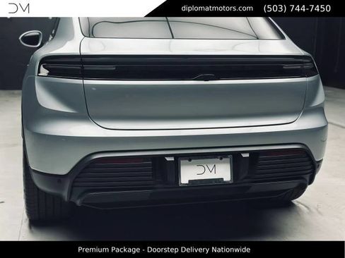 Used 2025 Porsche Macan 4 Electric w/ Premium Package AWD/4WD image 16