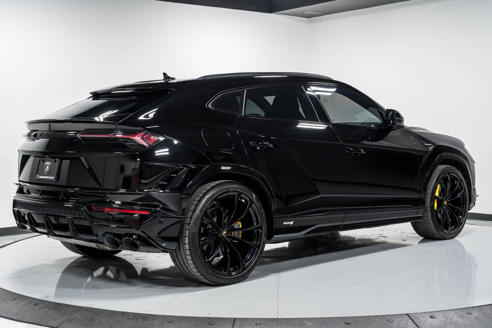 Used 2024 Lamborghini Urus S AWD/4WD image 3