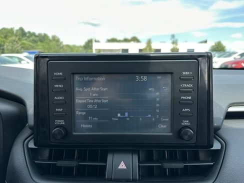 Used 2019 Toyota RAV4 LE FWD image 17