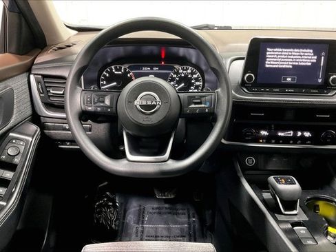 Used 2023 Nissan Rogue SV image 5