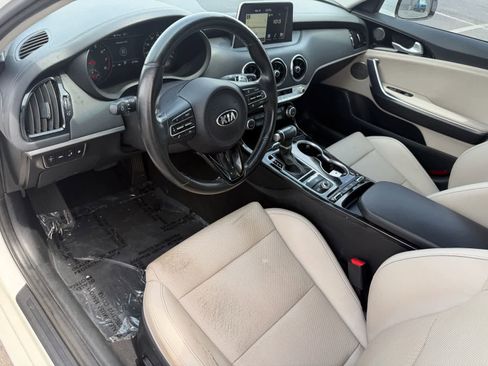 Used 2019 Kia Stinger Premium image 2