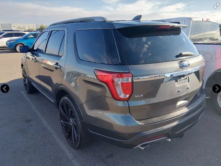 Used 2018 Ford Explorer XLT FWD image 2