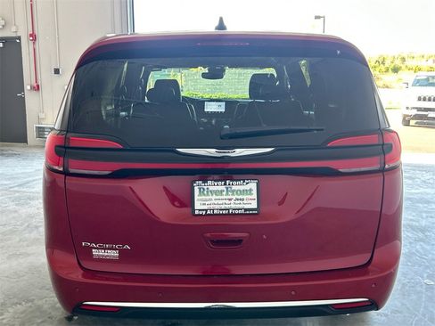 New 2025 Chrysler Pacifica Select image 7