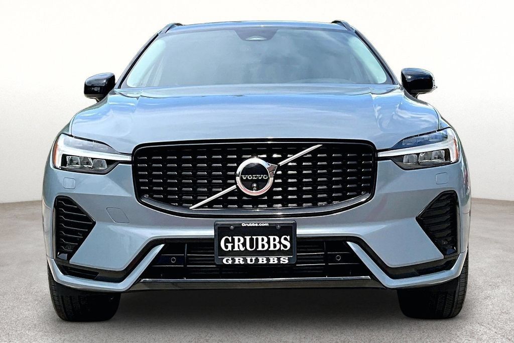 Used 2024 Volvo XC60 T8 Plus w/ Protection Package Premier AWD/4WD image 4