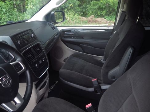 Used 2015 Dodge Grand Caravan American Value Package w/ UConnect Hands-Free Group FWD image 21