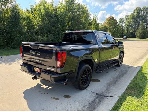 Used 2022 GMC Sierra 1500 Elevation w/ LPO, Elevation Black Package AWD/4WD image 9