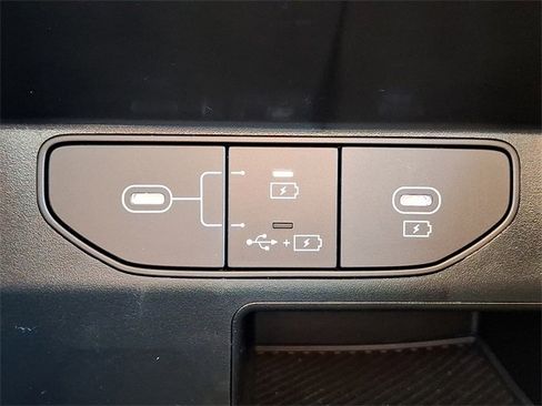 Certified 2025 Kia Sorento LX image 23