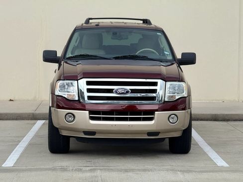 Used 2013 Ford Expedition XLT RWD image 2