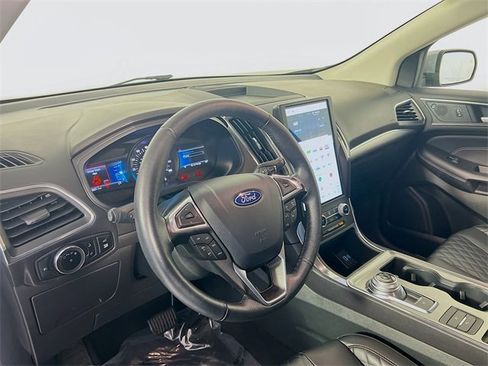 Used 2024 Ford Edge Titanium image 9