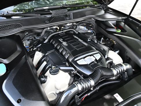 Used 2015 Porsche Cayenne Turbo AWD/4WD image 10
