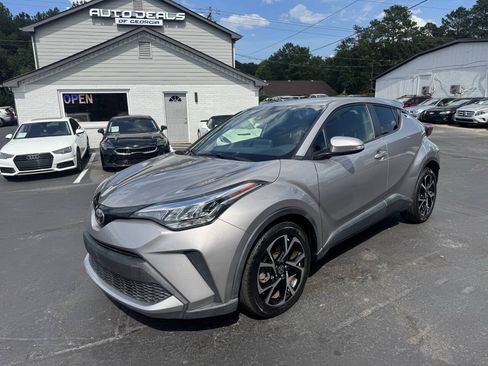 Used 2020 Toyota C-HR XLE FWD image 3