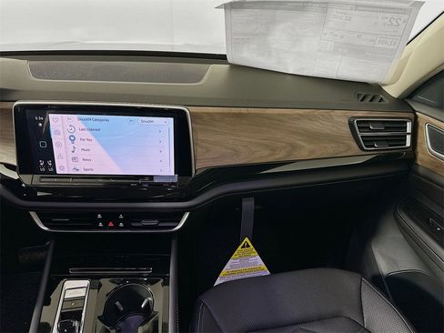 Used 2025 Volkswagen Atlas SE image 19