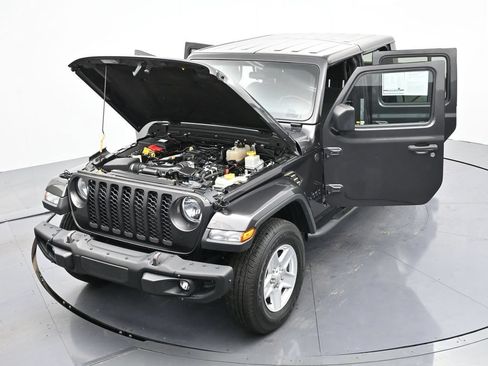 Used 2022 Jeep Gladiator Sport AWD/4WD image 38