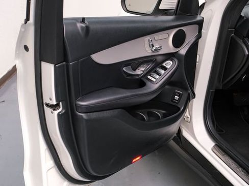 Used 2019 Mercedes-Benz GLC 300 w/ Premium Package image 37