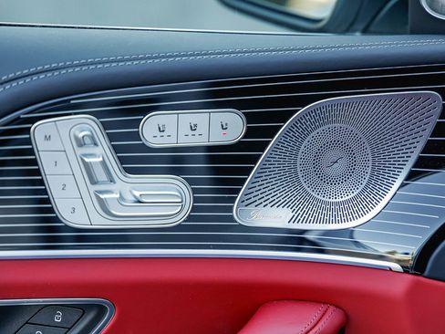 Used 2025 Mercedes-Benz Maybach GLS 600 4MATIC image 26