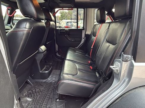 Used 2017 Jeep Wrangler Unlimited Rubicon AWD/4WD image 12