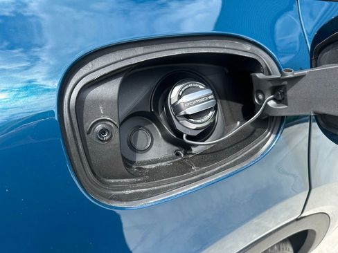 Certified 2025 Porsche Cayenne E-Hybrid AWD/4WD image 43