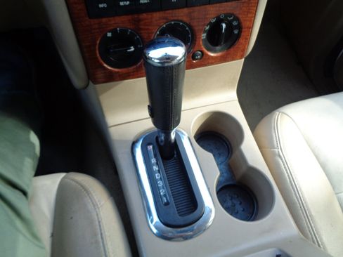 Used 2007 Ford Explorer Eddie Bauer image 20