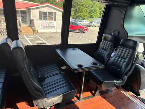 Used 2014 Ford F550 2WD Regular Cab Super Duty image 8