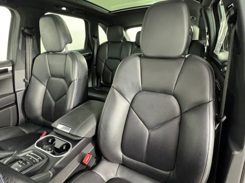 Used 2018 Porsche Cayenne AWD/4WD image 32