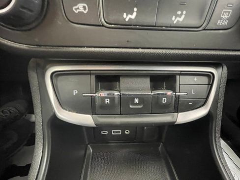 Used 2024 GMC Terrain SLE w/ Elevation Edition AWD/4WD image 21