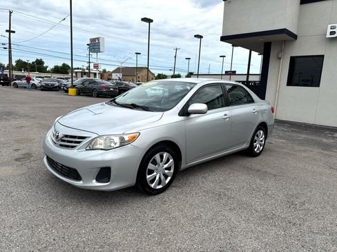 Used 2013 Toyota Corolla LE image 2