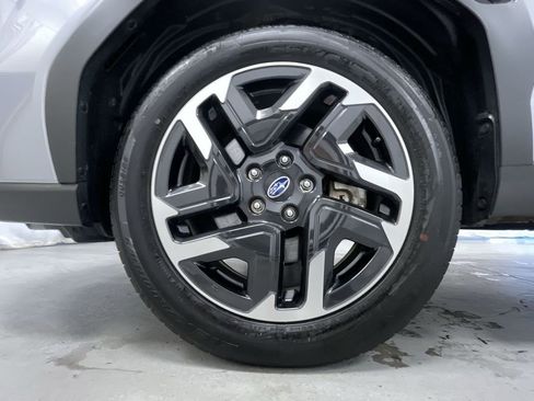 Certified 2025 Subaru Forester Limited image 17