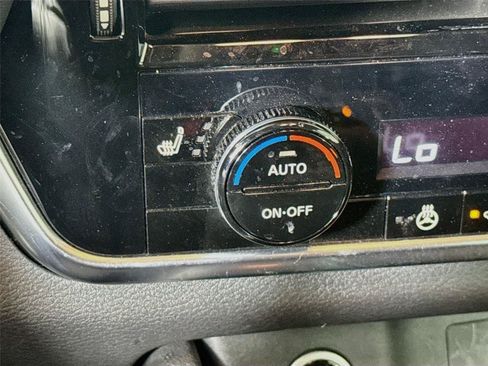 Used 2023 Nissan Rogue SV w/ SV Premium Package FWD image 22