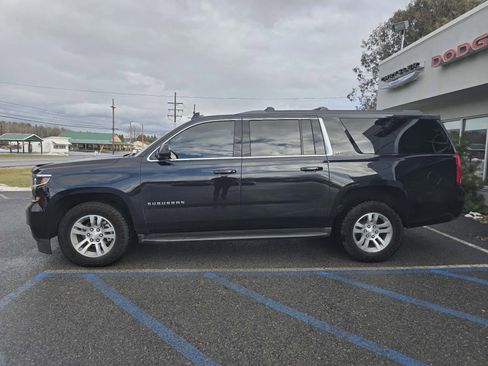Used 2018 Chevrolet Suburban LT w/ Luxury Package image 6