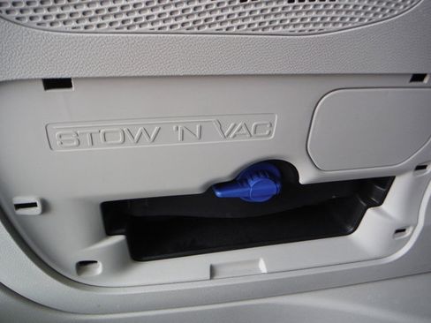 Used 2021 Chrysler Pacifica Touring-L w/ Uconnect Theater Family Group FWD image 52
