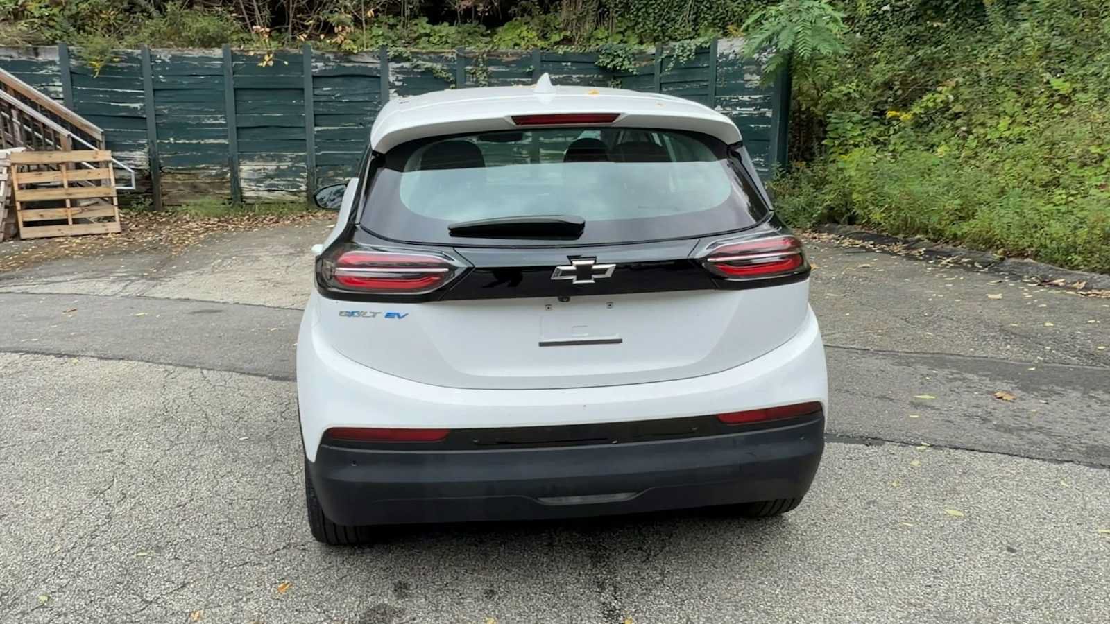 Used 2023 Chevrolet Bolt LT w/ Infotainment Package FWD image 8