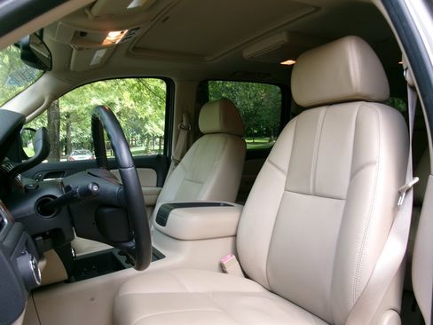 Used 2008 Chevrolet Suburban LT w/ LT Preferred Equipment Group RWD image 14