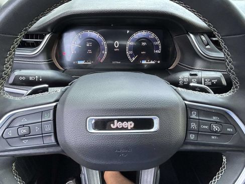 Used 2024 Jeep Grand Cherokee Altitude RWD image 20