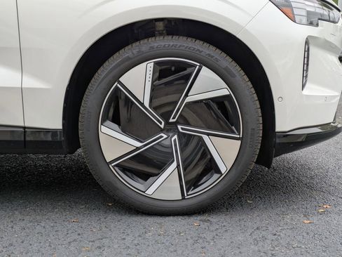 Used 2025 Volvo EX90 Ultra w/ Protection Package Premier image 11