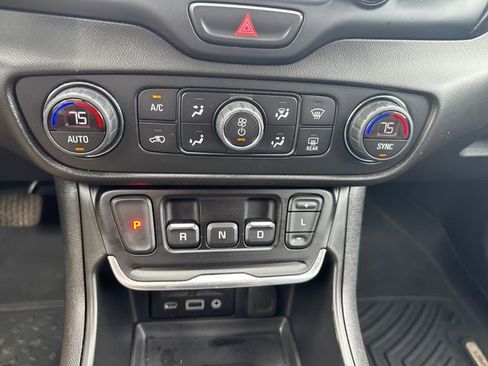 Used 2020 GMC Terrain SLT w/ Preferred Package image 21