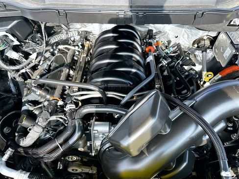 Used 2025 Ford F150 Lariat w/ Equipment Group 502A High AWD/4WD image 30