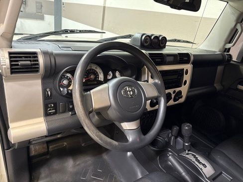 Used 2010 Toyota FJ Cruiser 4WD image 18