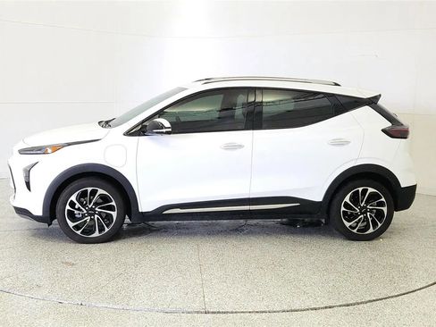 Used 2023 Chevrolet Bolt EUV Premier FWD image 4