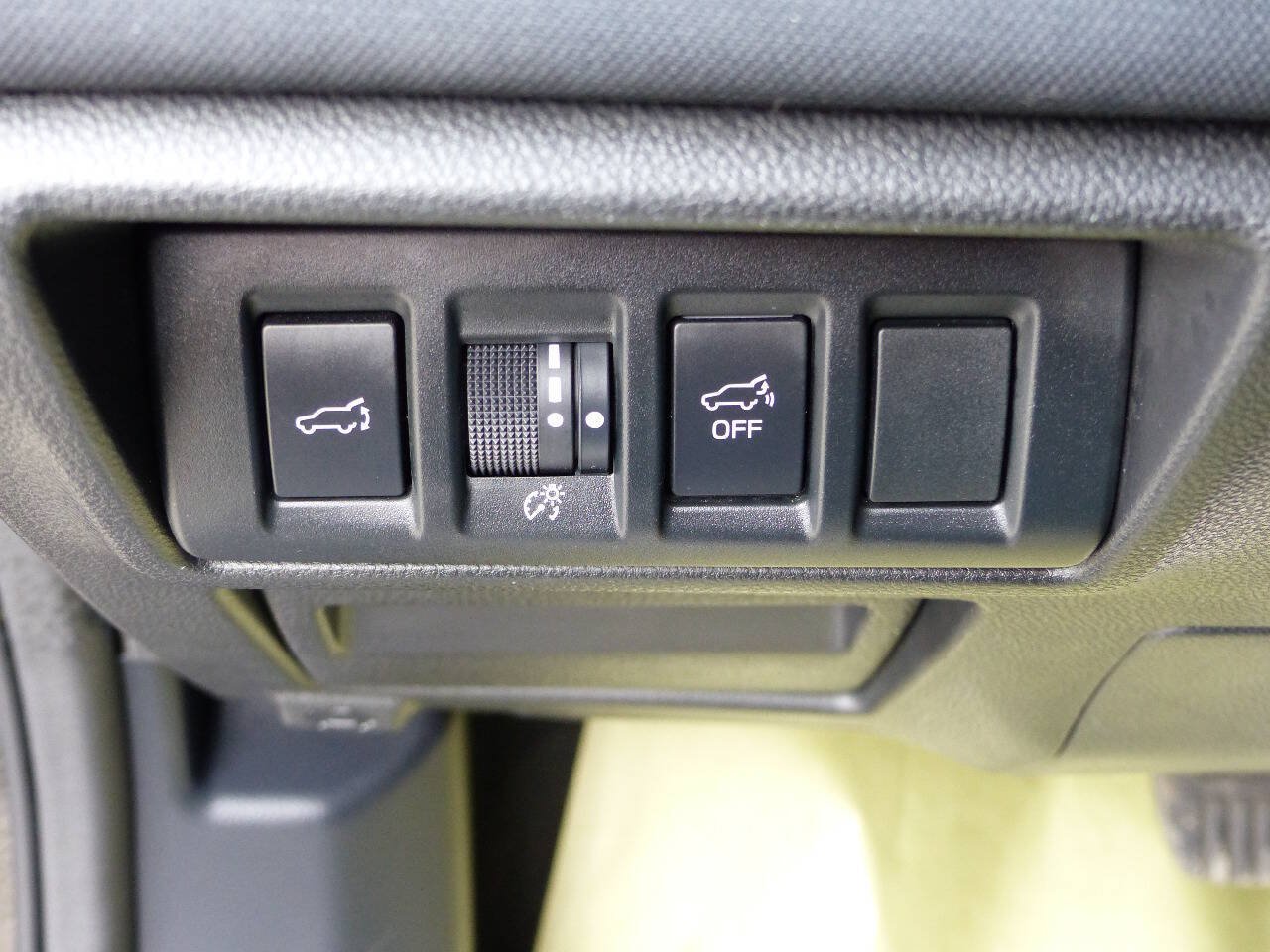 Used 2023 Subaru Outback Premium AWD/4WD image 23
