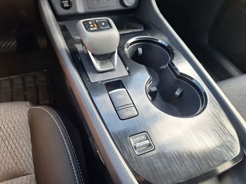 Used 2024 Nissan Rogue SV image 16