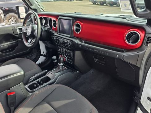 Used 2023 Jeep Wrangler Unlimited Rubicon AWD/4WD image 8